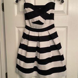 Express dress black and white size XS